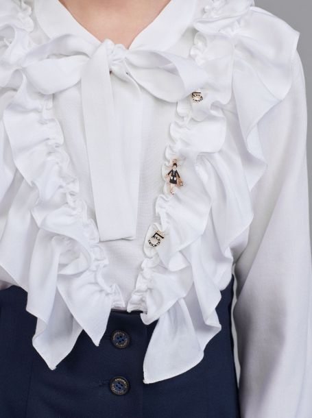 Фото4: Белая блузка с рюшами