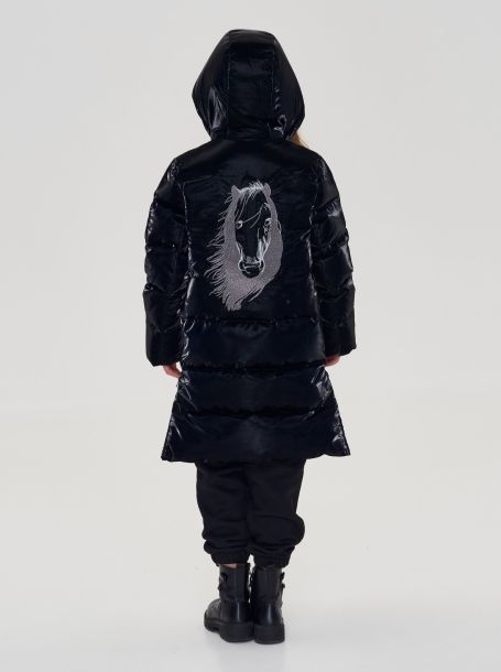 Фото4: картинка 645.1.20 Пальто пуховое, с тесьмой и крупной вышивкой, черный винил Choupette - одевайте детей красиво!