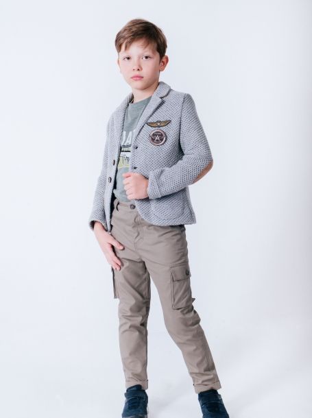 Фото1: 10.68 Пиджак мягкий из вязаного трикотажа с шевроном для мальчика 
