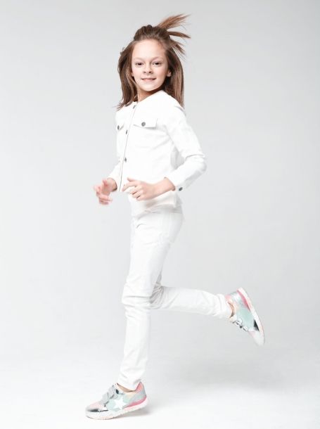 Фото1: Белые джинсовые брюки для девочки