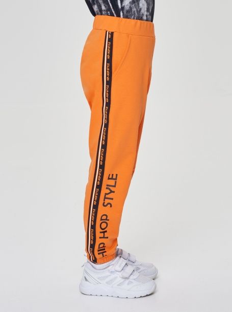 Фото8: Оранжевый спортивный костюм для мальчика