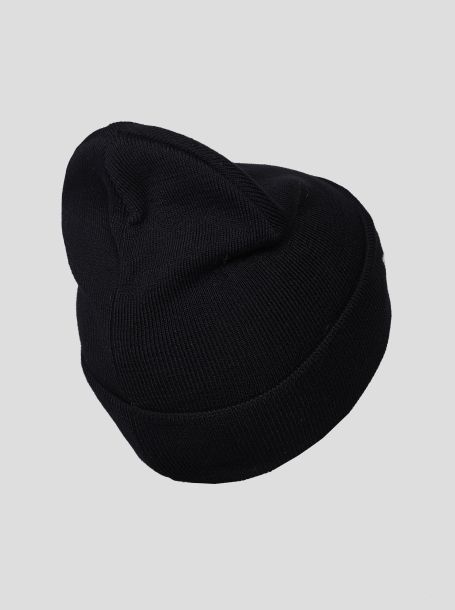 Фото2: Черная шапка с вышивкой