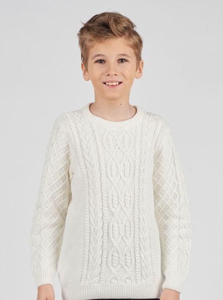 Фото1: Вязаный светлый свитер для мальчика