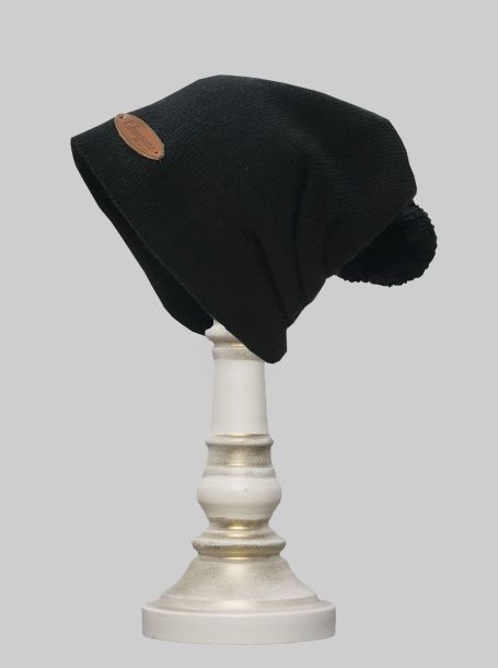 Фото1: Черная вязаная шапка для мальчика