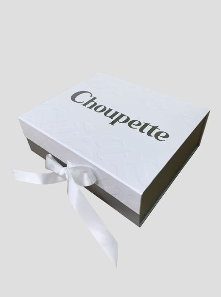 Фото1: картинка 19.1.265 Коробка новая подарочная серебристая на магните Choupette - одевайте детей красиво!