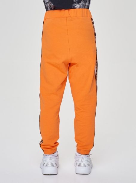 Фото9: Оранжевый спортивный костюм для мальчика