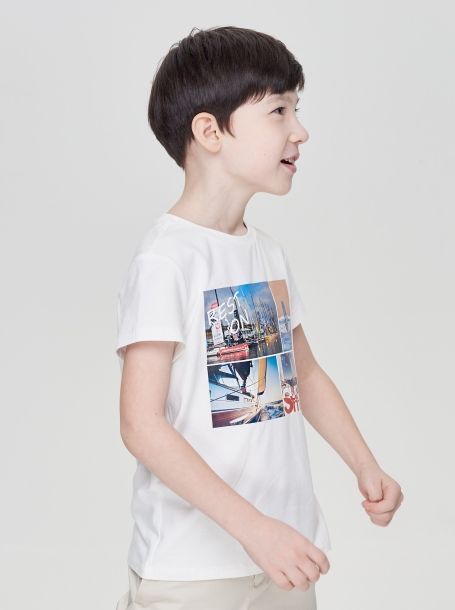 Фото2: Белая футболка с принтом для мальчика
