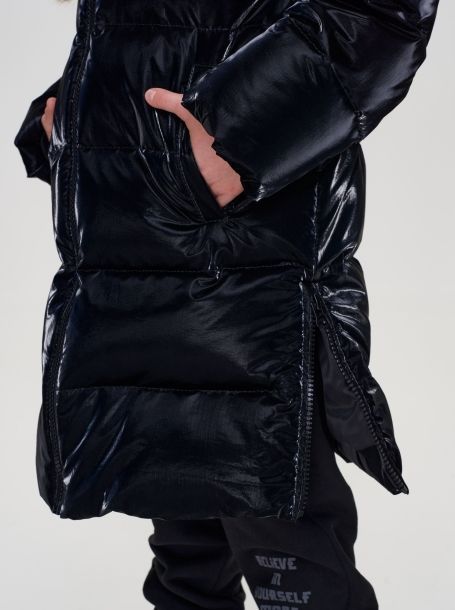 Фото7: картинка 645.1.20 Пальто пуховое, с тесьмой и крупной вышивкой, черный винил Choupette - одевайте детей красиво!
