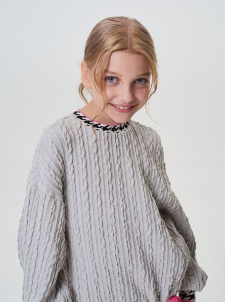 Фото5: картинка 34.116 Джемпер из плетеного трикотажа  с декором, серый Choupette - одевайте детей красиво!
