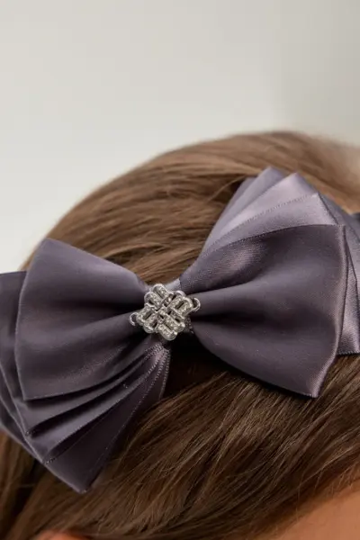 Ободок с бантом и стразами — изображение 6