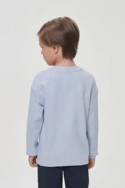 Лонгслив с застежкой на пуговицы — изображение 4