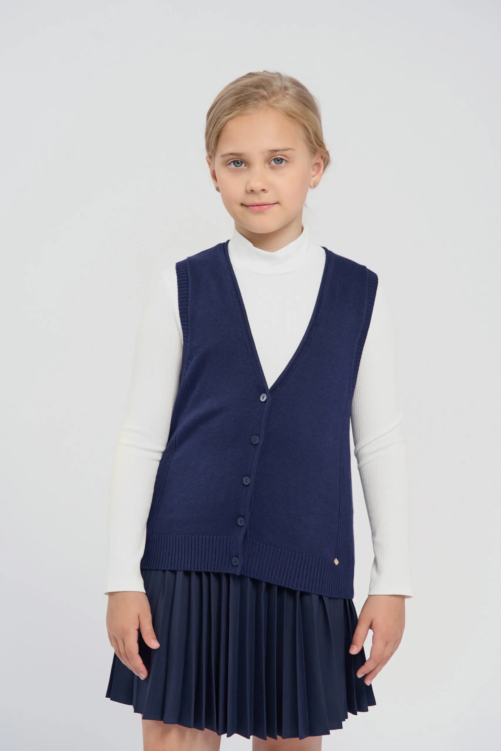 950.31 (1) Жилет вязаный на пуговицах — изображение 1