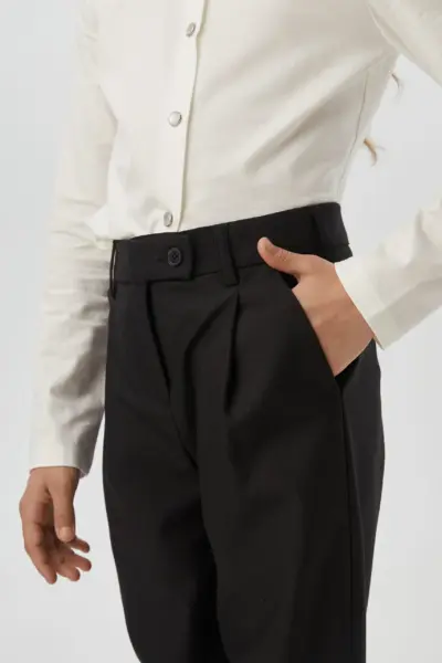 Брюки прямого кроя с высокой посадкой, черные — изображение 5