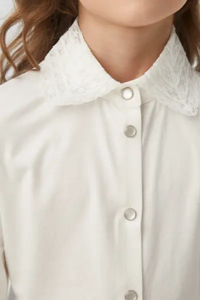 Блузка с кружевным воротником — изображение 5