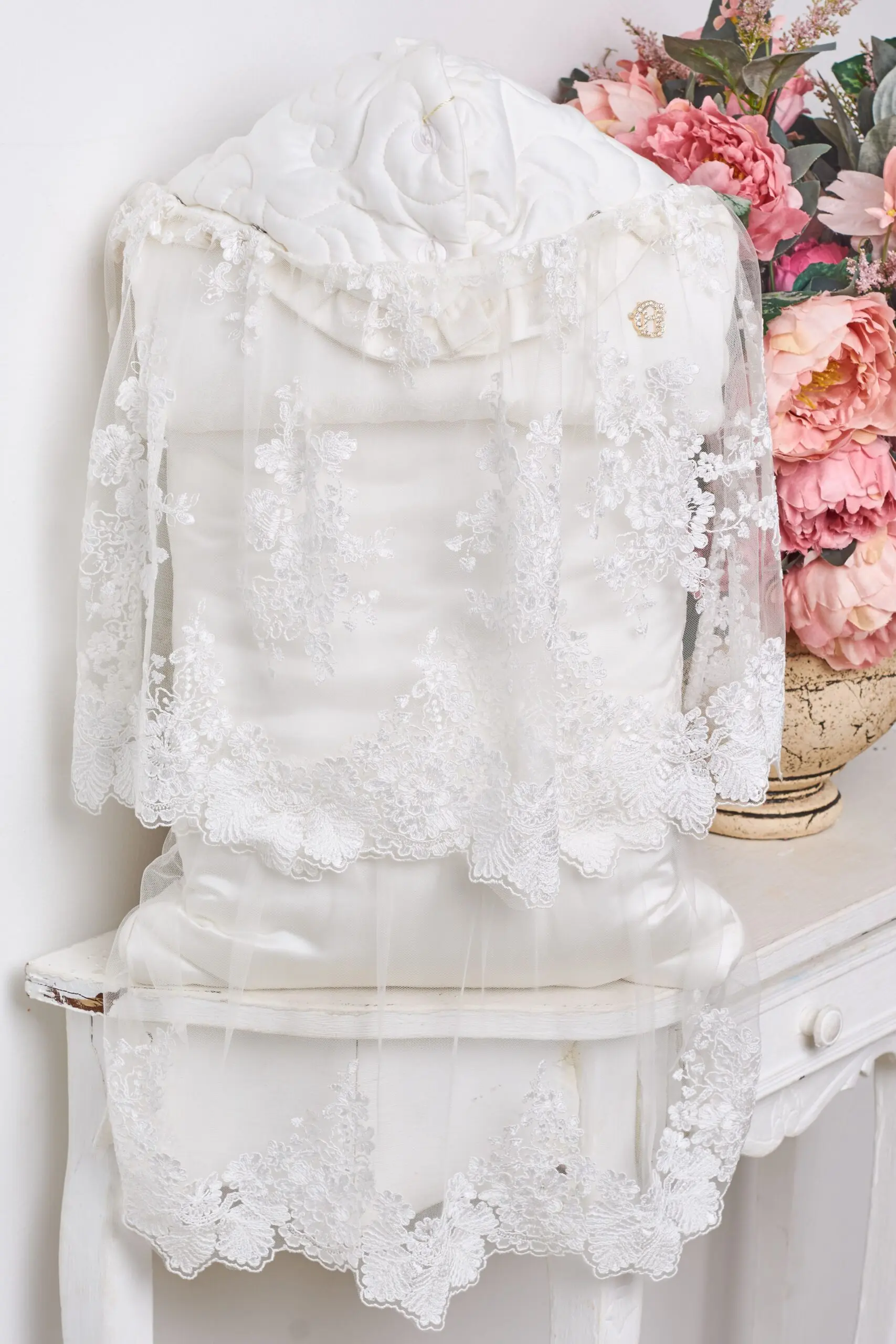 0358ef216df60f0724aa2a618945bb97 Конверт на выписку Де-люкс кружевной — изображение 1