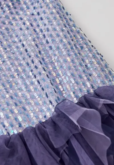 Платье нарядное из пайеток с воланом из сетки — изображение 11