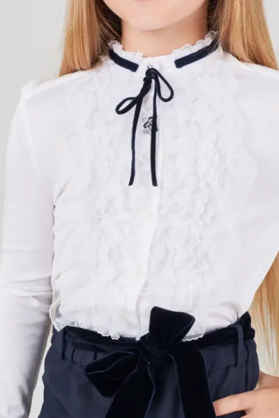 Блузка трикотажная с кружевной отделкой — изображение 4
