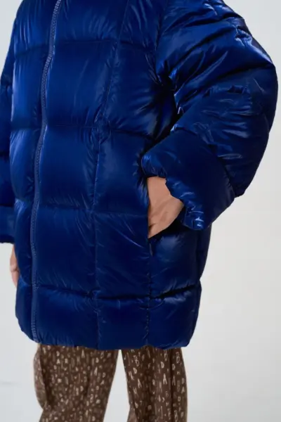 Куртка объемная с капюшоном — изображение 8