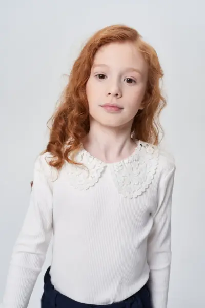 Блузка из трикотажа с кружевным воротником — изображение 5