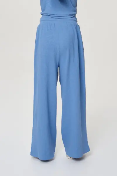 Костюм (футболка с капюшоном и брюки) из трикотажной лапши — изображение 11