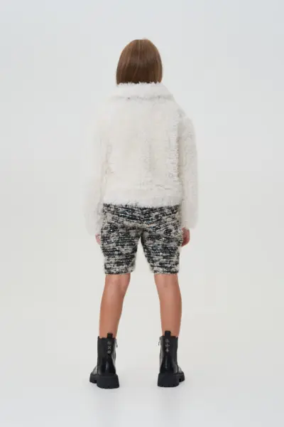 Жакет из искусственного меха с сумочкой и декорами — изображение 3