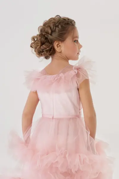 Платье нарядное с пышными оборками — изображение 10