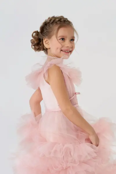 Платье нарядное с пышными оборками — изображение 8