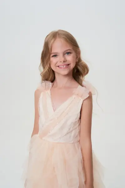 Платье нарядное с многослойной юбкой и драпировкой — изображение 4