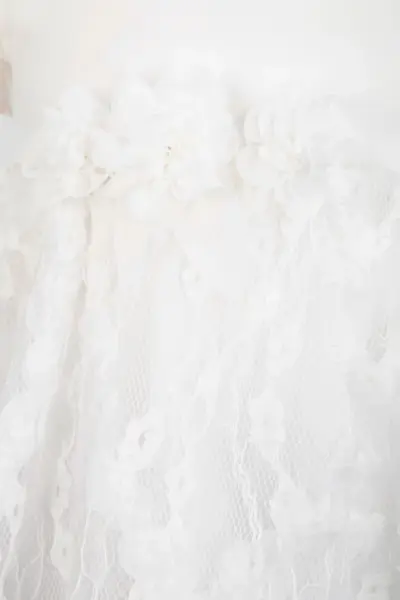 Платье нарядное с вышитыми цветочками — изображение 3