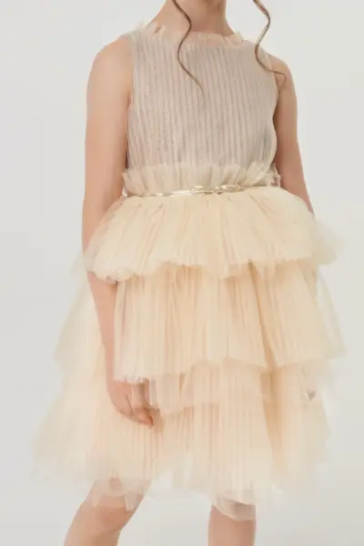 Платье нарядное с кружевом и воланами гофре — изображение 6