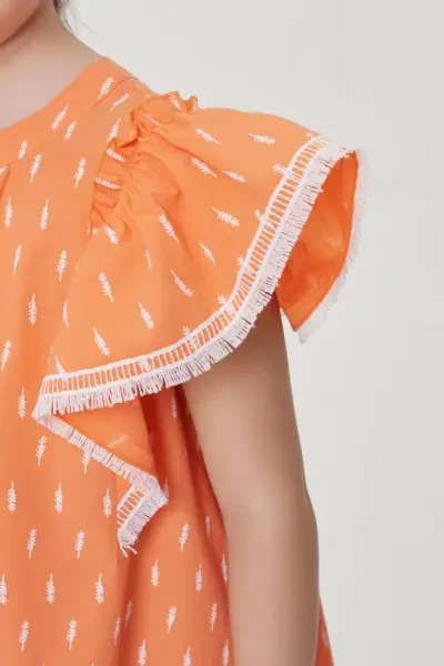 Платье из хлопка с крылышками и отделкой из кружева — изображение 6