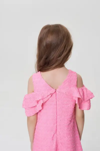 Платье с рюшами и бантом — изображение 7