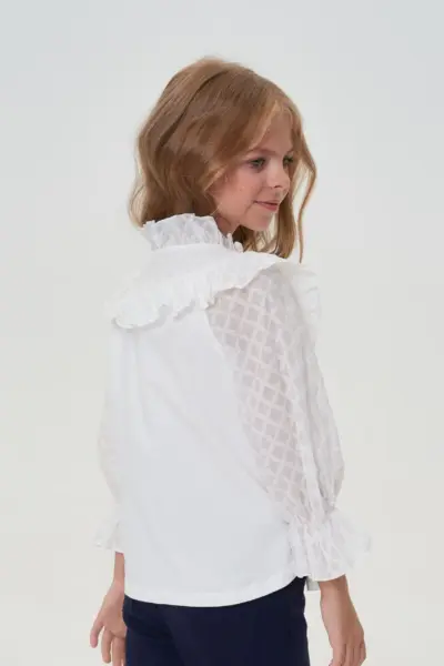 Блузка с кокеткой и рюшами — изображение 3