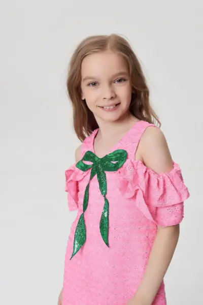 Платье с рюшами и бантом — изображение 6