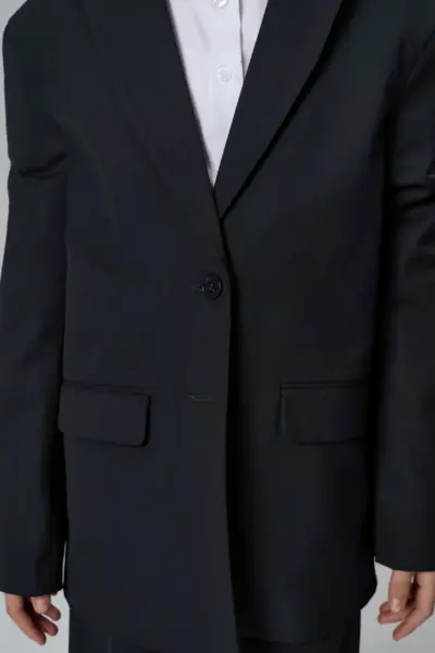 Жакет однобортный свободного кроя, черный — изображение 23