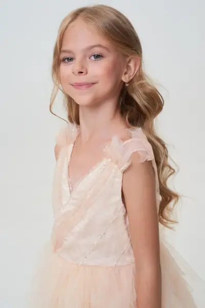 Платье нарядное с многослойной юбкой и драпировкой — изображение 5