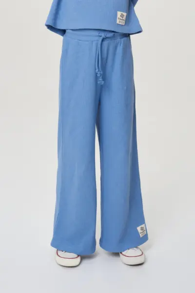 Костюм (футболка с капюшоном и брюки) из трикотажной лапши — изображение 9