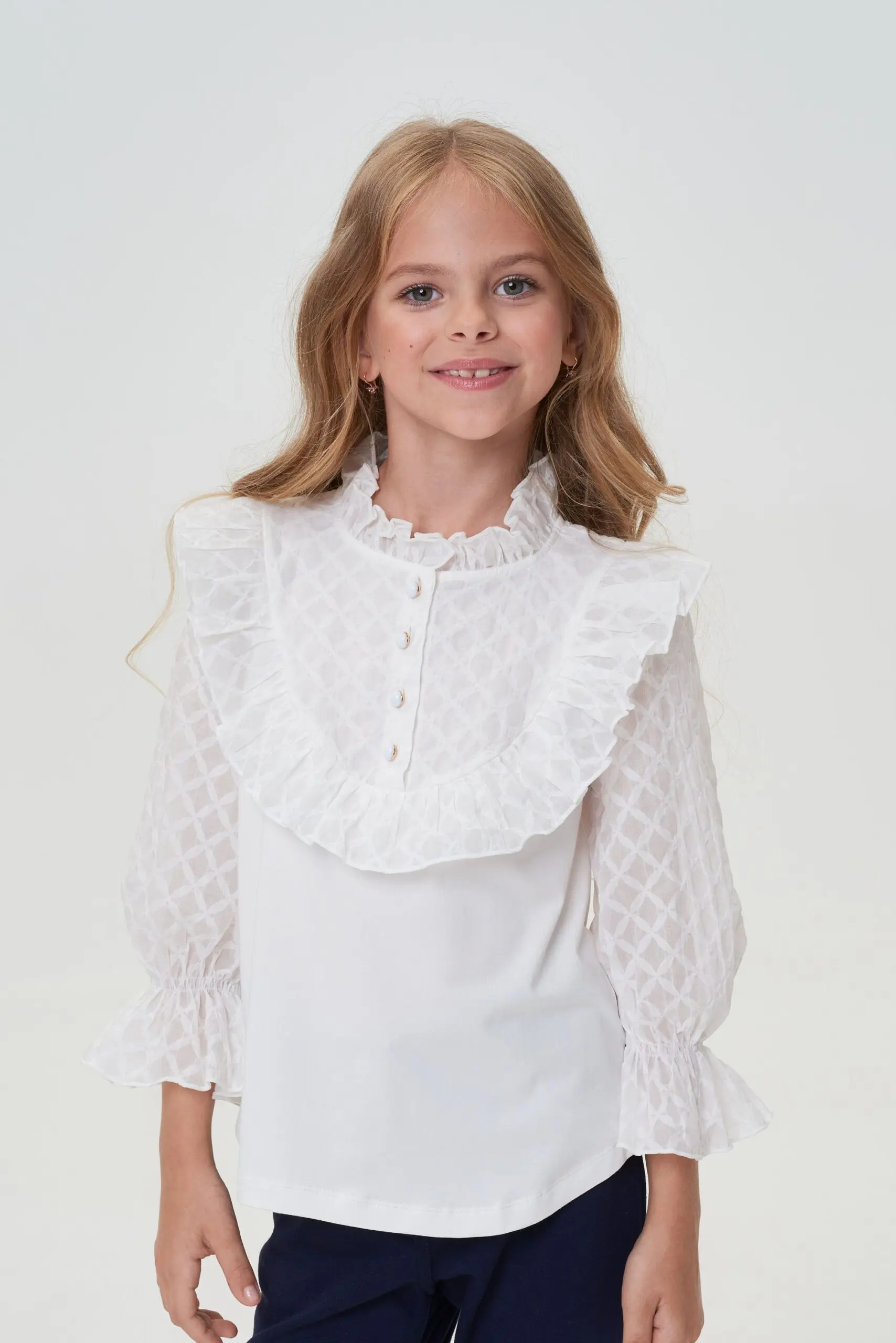 qaw4gkali2dwlquo7jjim5w2ytok3l06 Блузка с кокеткой и рюшами — изображение 1