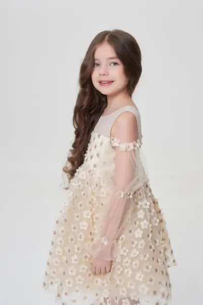 Платье с цветами и золотым напылением — изображение 3