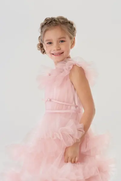 Платье нарядное с пышными оборками — изображение 9