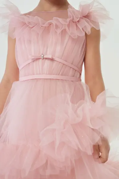 Платье нарядное с пышными оборками — изображение 11