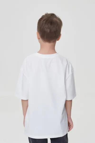 Футболка оверсайз с графичным принтом — изображение 4