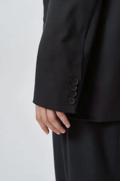 Жакет однобортный свободного кроя, черный — изображение 25