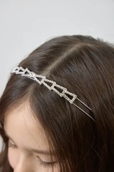 Ободок для волос "Бант со стразами" — изображение 3