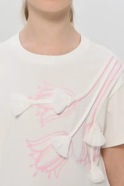 Футболка укороченная с декором — изображение 9