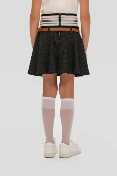 Юбка в складку, с ремнем, черная — изображение 3