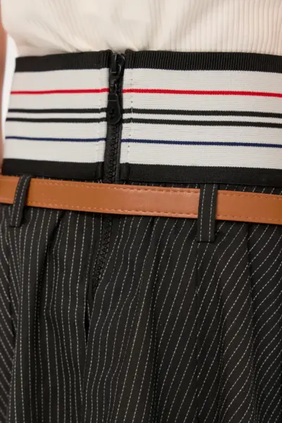 Юбка в складку, с ремнем, черная — изображение 8