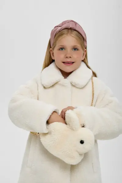 Пальто из искусственного меха с сумочкой, на синтепоне — изображение 9