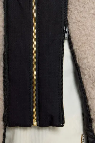 Пальто утепленное со съемным капюшоном — изображение 11