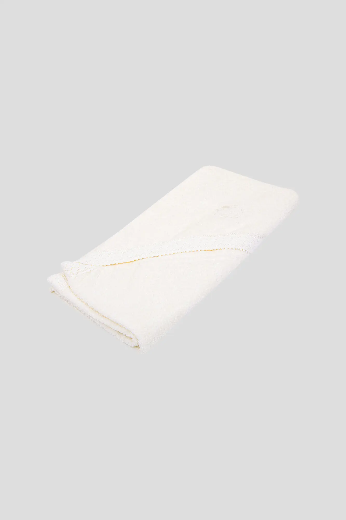 971.1.43 (3) Пеленка-уголок махровая с кружевом и вышивкой — изображение 1